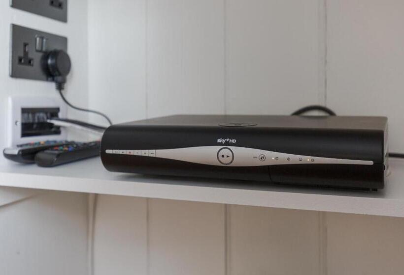 Dollar Apartments At 41