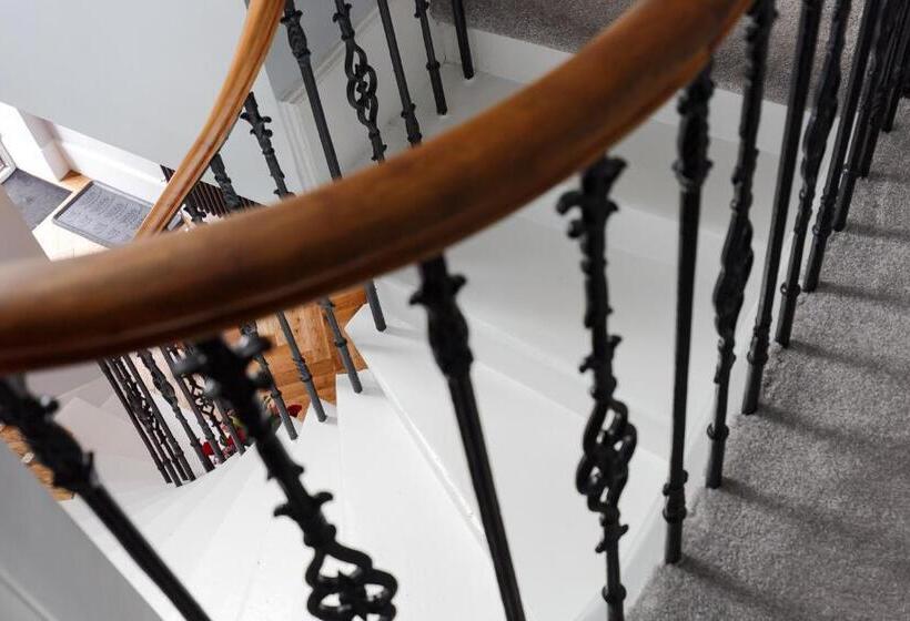 Dollar Apartments At 41