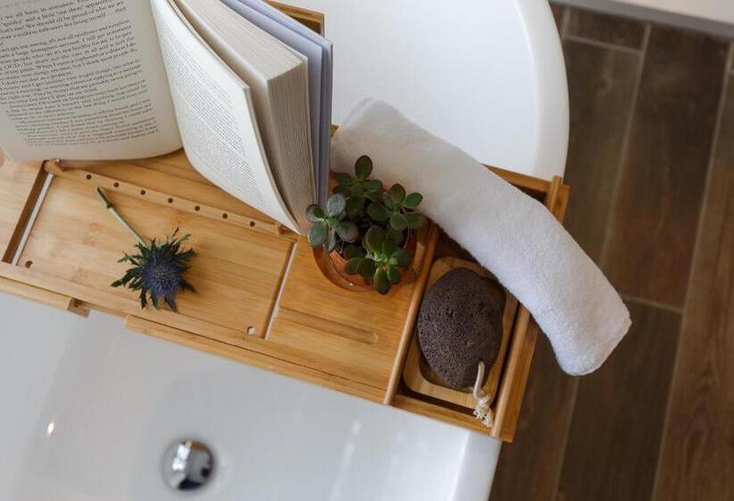 Dollar Apartments At 41