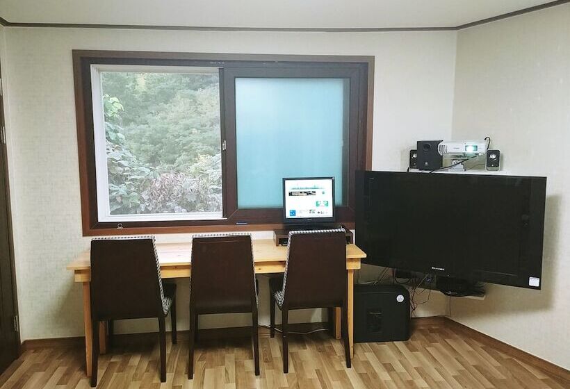 فندق فئة نجمة واحدة Geoje Sea Love Pension