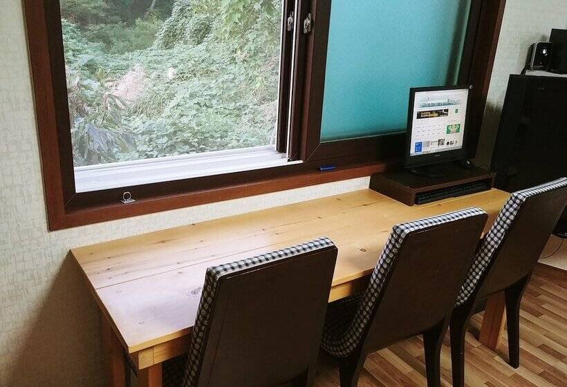 فندق فئة نجمة واحدة Geoje Sea Love Pension