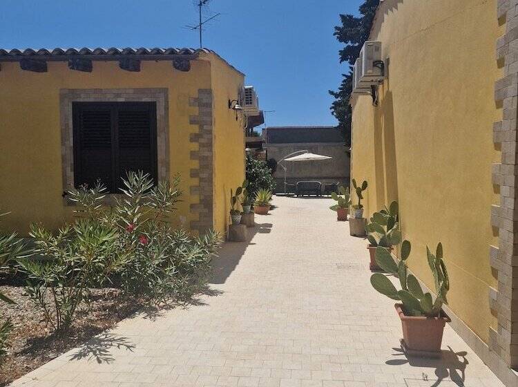 פונדק Le Case Al Quadrato