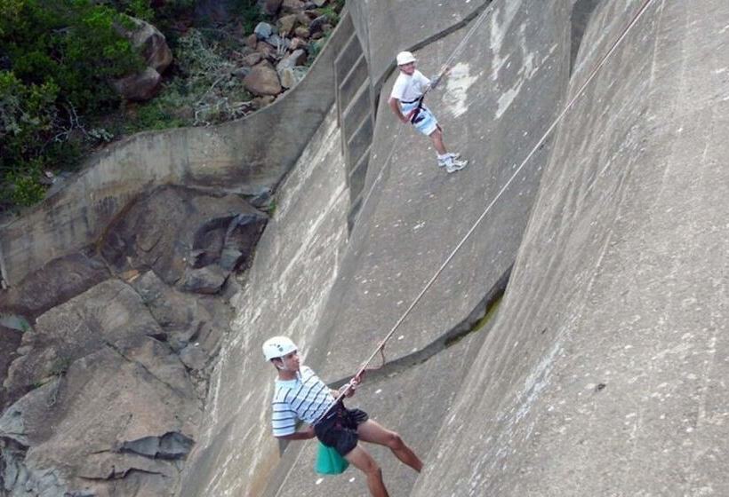 مسافرخانه Roydon Private Game Reserve