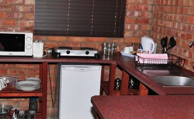 مسافرخانه Roydon Private Game Reserve