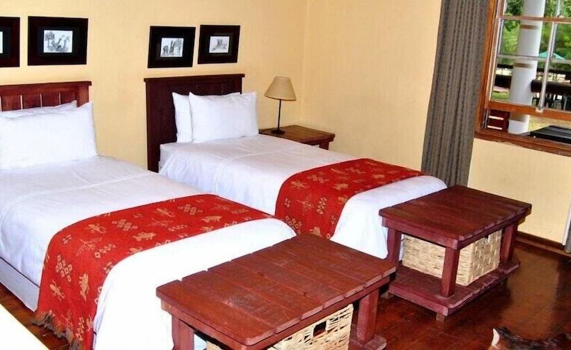 مسافرخانه Roydon Private Game Reserve