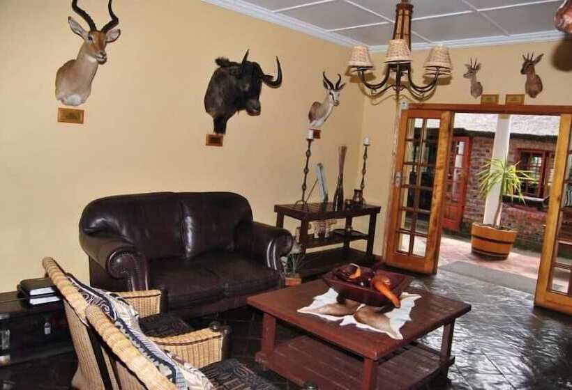 مسافرخانه Roydon Private Game Reserve