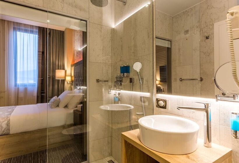 בית מלון כפרי Admiral