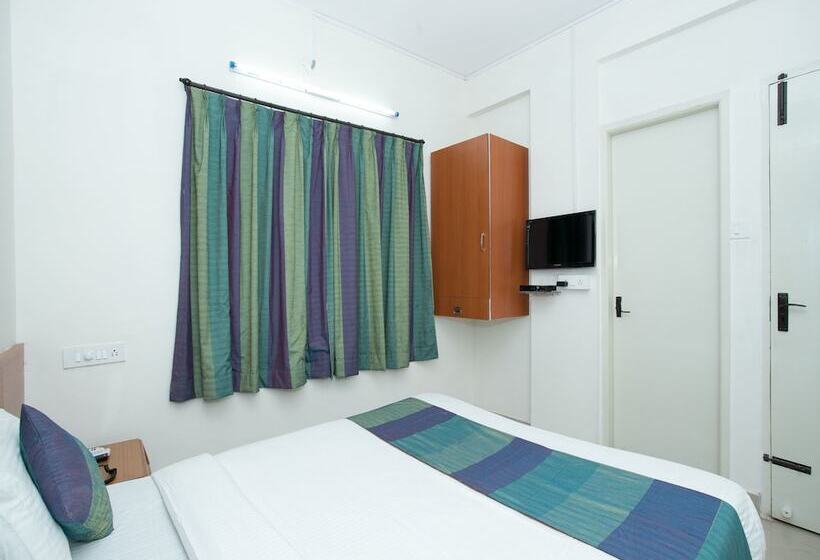 호텔 Airport Ac Transit Stay By Oyo Rooms