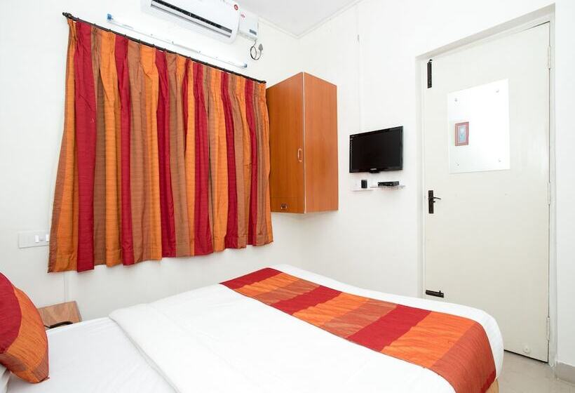 호텔 Airport Ac Transit Stay By Oyo Rooms