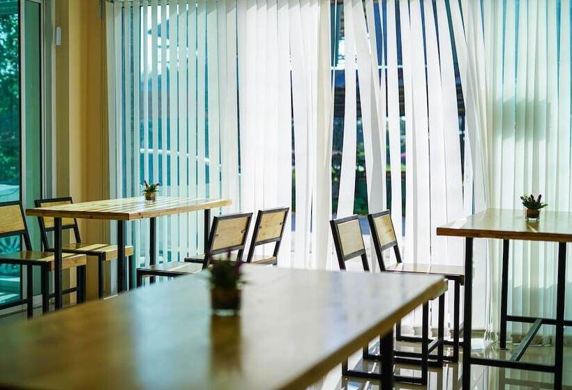 Отель Bees Smile