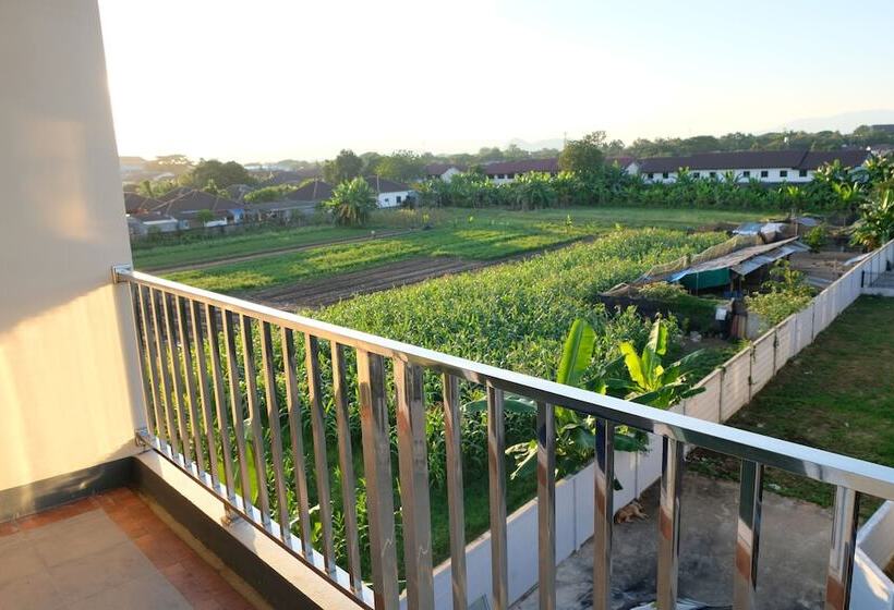 Отель Bees Smile