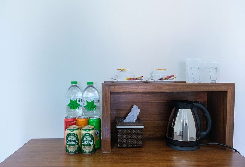 Отель Bees Smile