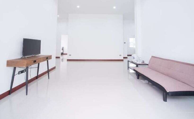 Отель Bees Smile