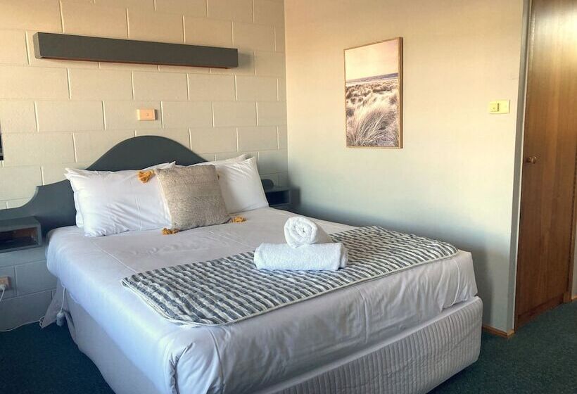 فندق Bridport Bay Inn