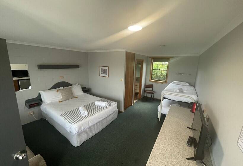 فندق Bridport Bay Inn