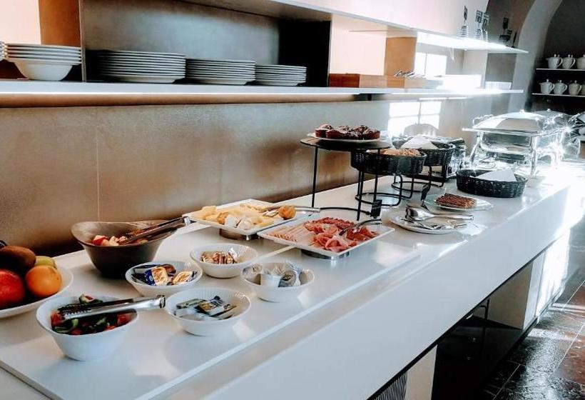 Отель Chateau Clara Futura