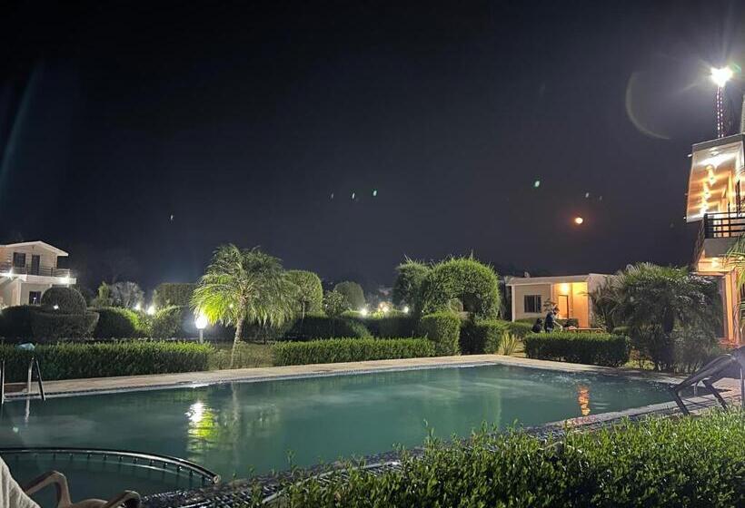 فندق Corbett Sunrise Resort