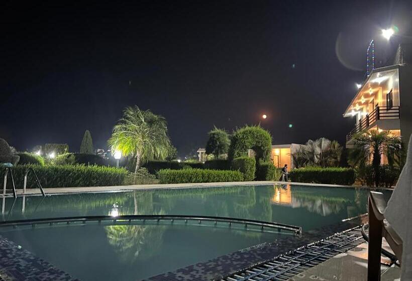 فندق Corbett Sunrise Resort