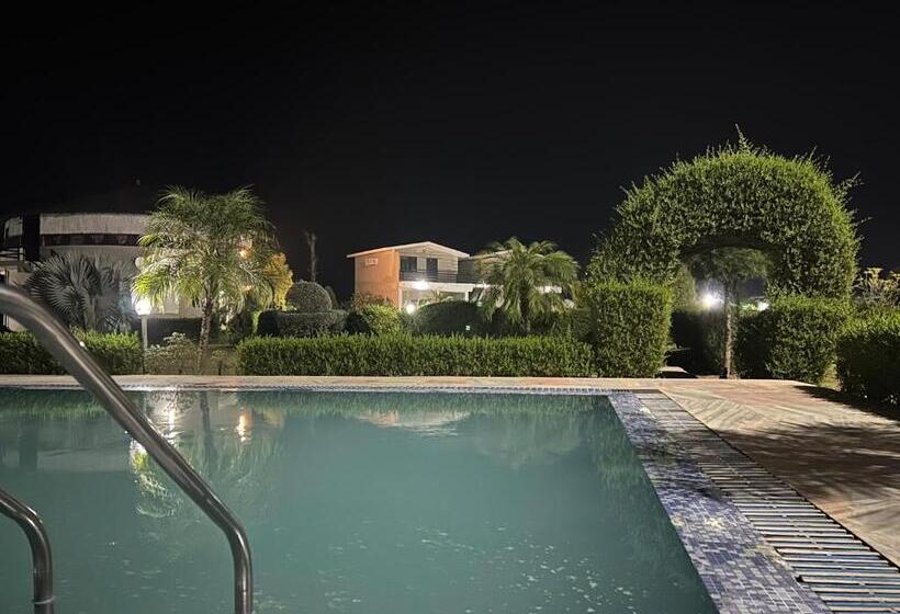 فندق Corbett Sunrise Resort