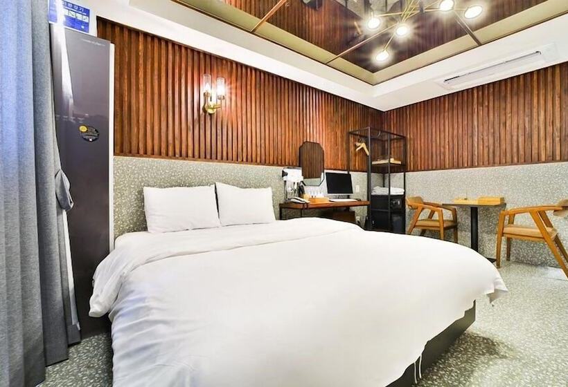 Hotel February Tongyeong Jukrim