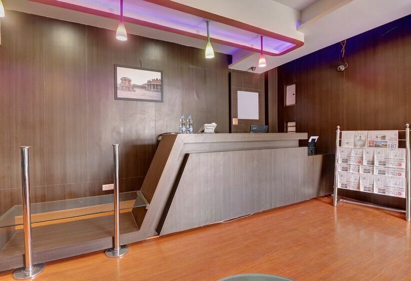 ホテル Genx By Oyo Rooms