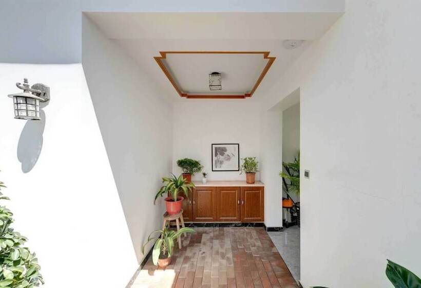 Отель Gubei Water Town Revolution