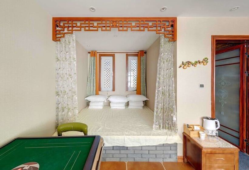 Отель Gubei Water Town Revolution