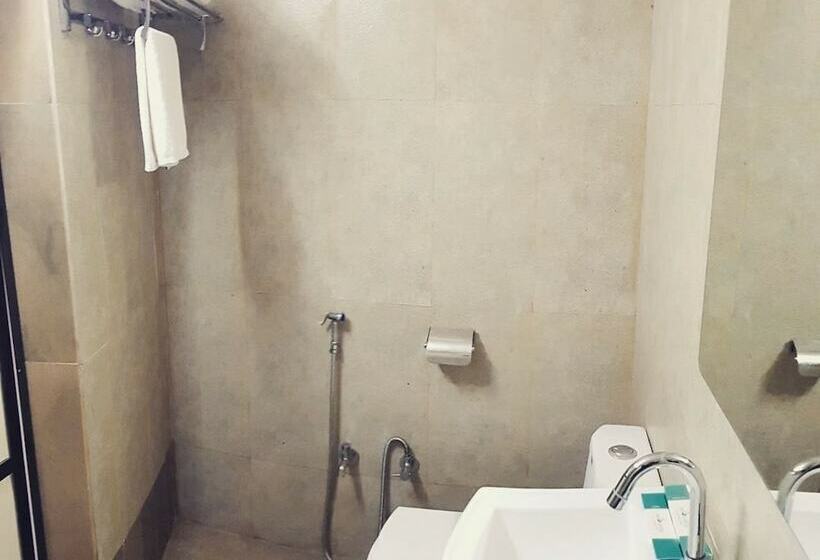 Отель Hiriz Seabreeze Resort