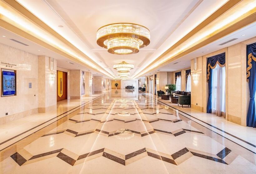 Отель Howard Johnson New District Plaza Ziyang