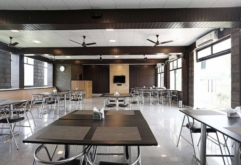 בית מלון כפרי Madhuban Resort