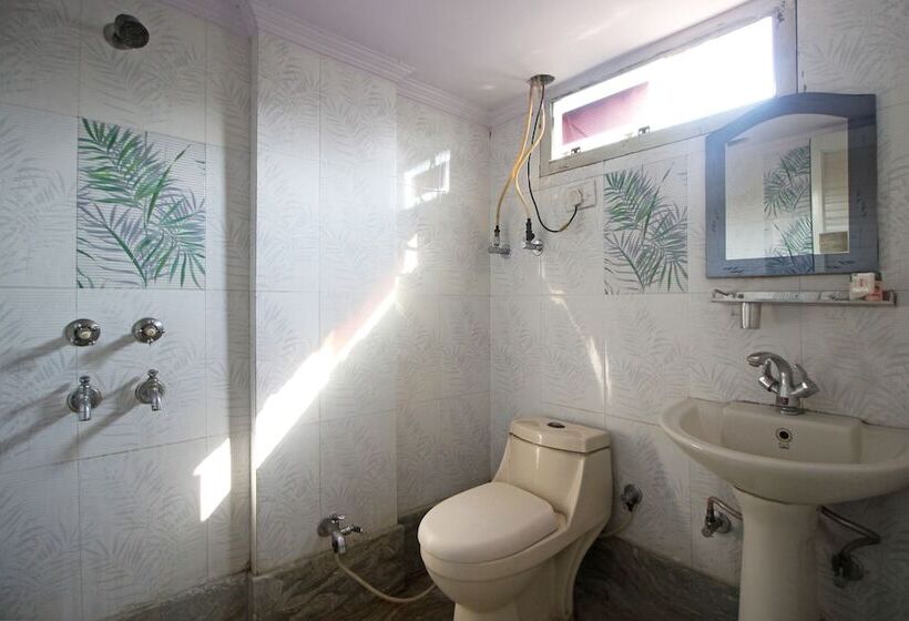 Отель O Madhur Regency