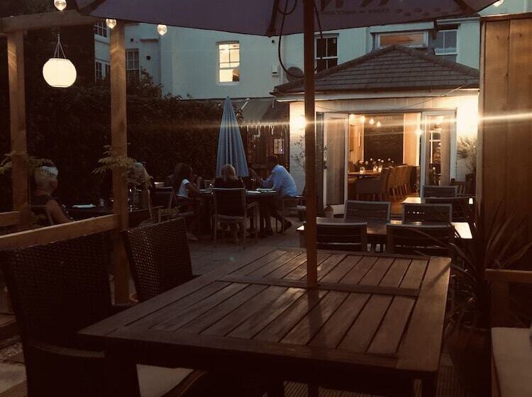 فندق Morleys Rooms   Located In The Heart Of Hurstpierpoint By Huluki Sussex Stays