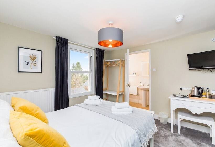 فندق Morleys Rooms   Located In The Heart Of Hurstpierpoint By Huluki Sussex Stays