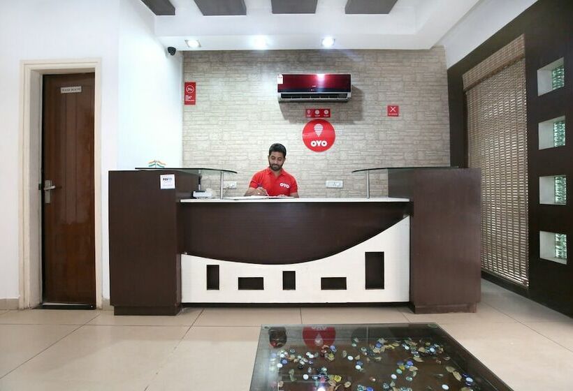 فندق Oak By Oyo Rooms