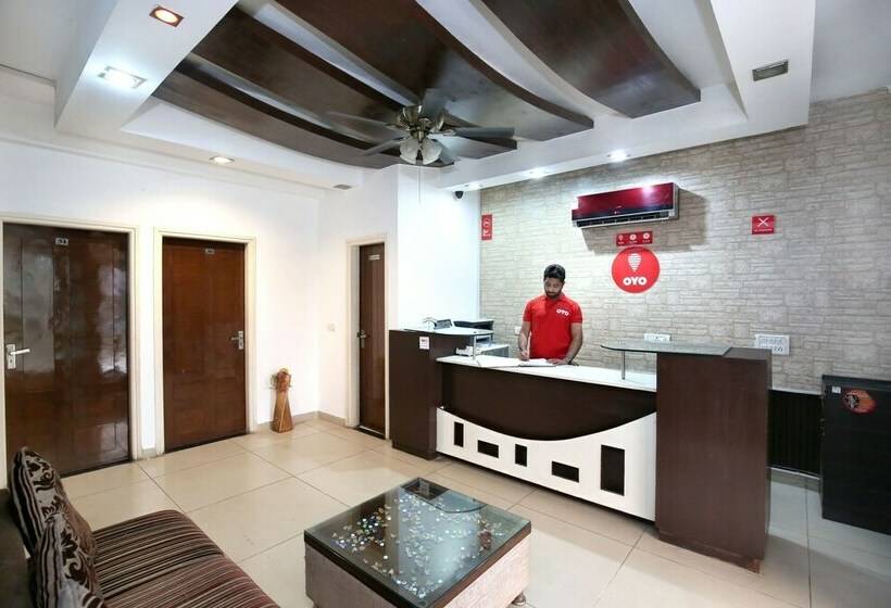 فندق Oak By Oyo Rooms