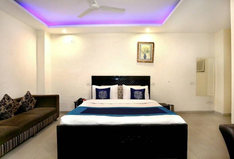 فندق Oak By Oyo Rooms