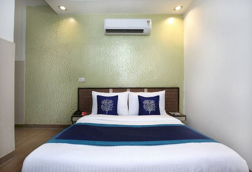 فندق Oak By Oyo Rooms