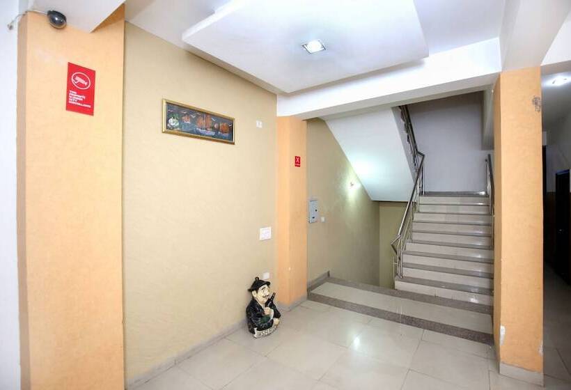 فندق Oak By Oyo Rooms