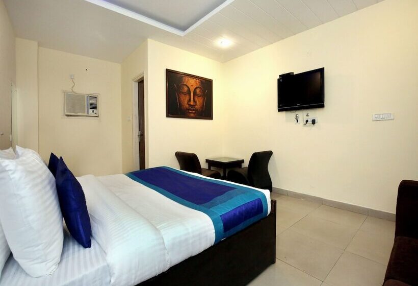 فندق Oak By Oyo Rooms