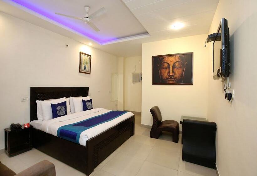 فندق Oak By Oyo Rooms