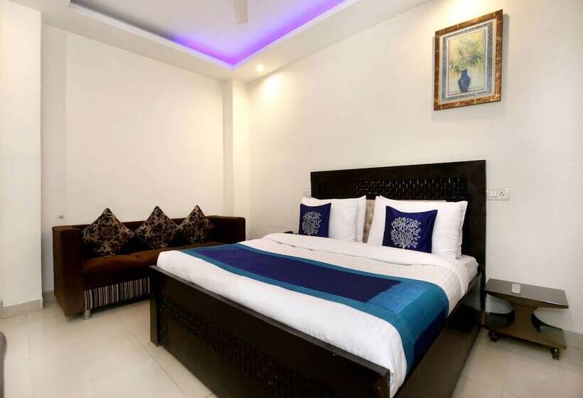 فندق Oak By Oyo Rooms