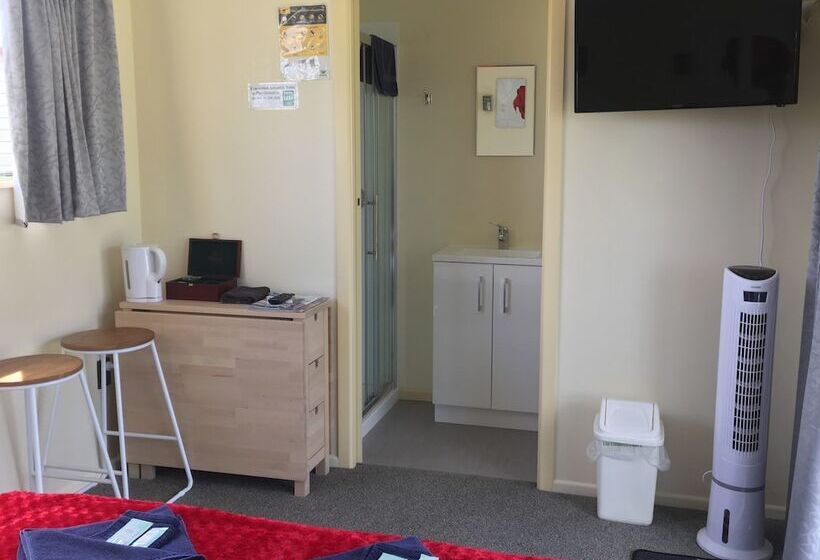 בית מלון כפרי Otorohanga Kiwi Holiday Park