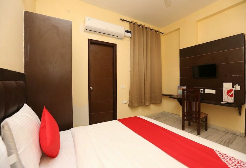 酒店 Oyo 16562 Flagship Sector 11