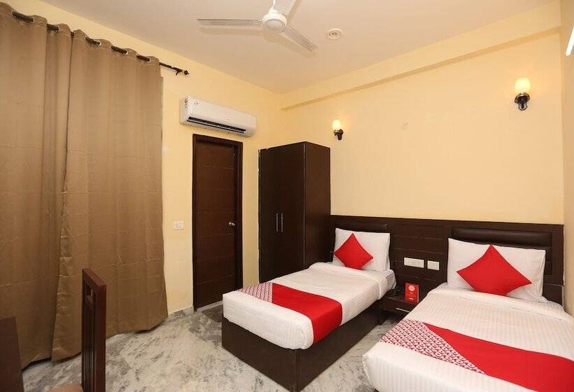 酒店 Oyo 16562 Flagship Sector 11
