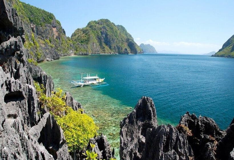 Szálloda Pangulatan Beach Resort