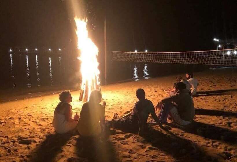 בית מלון כפרי Pangulatan Beach Resort