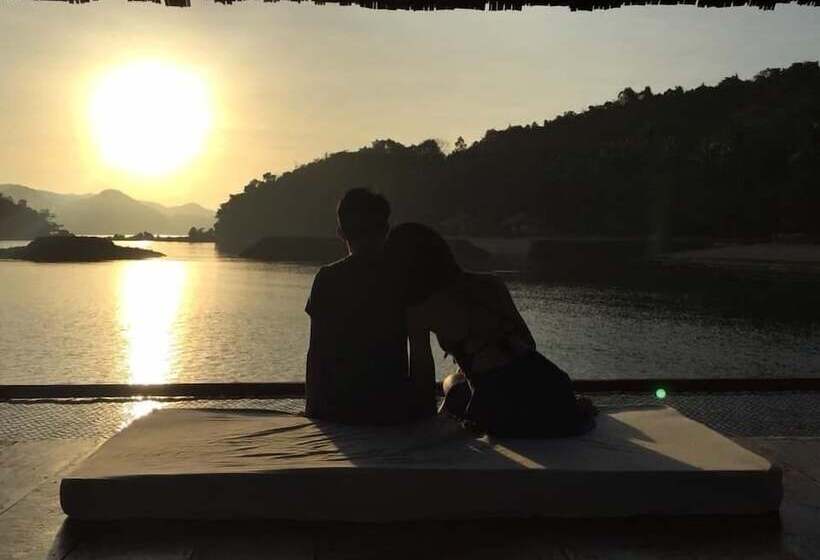 Szálloda Pangulatan Beach Resort