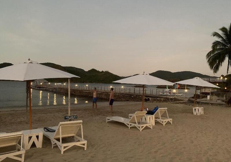 Szálloda Pangulatan Beach Resort