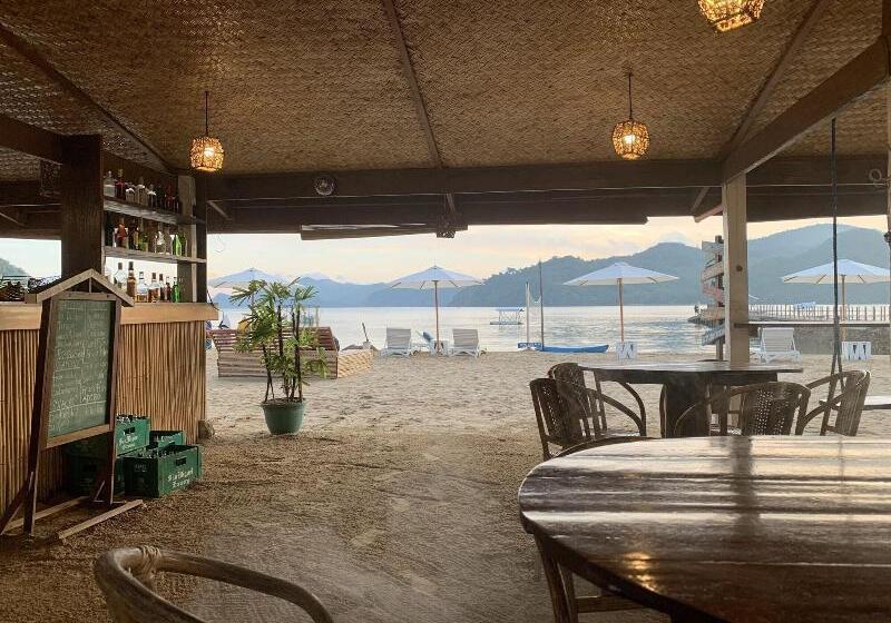 Szálloda Pangulatan Beach Resort