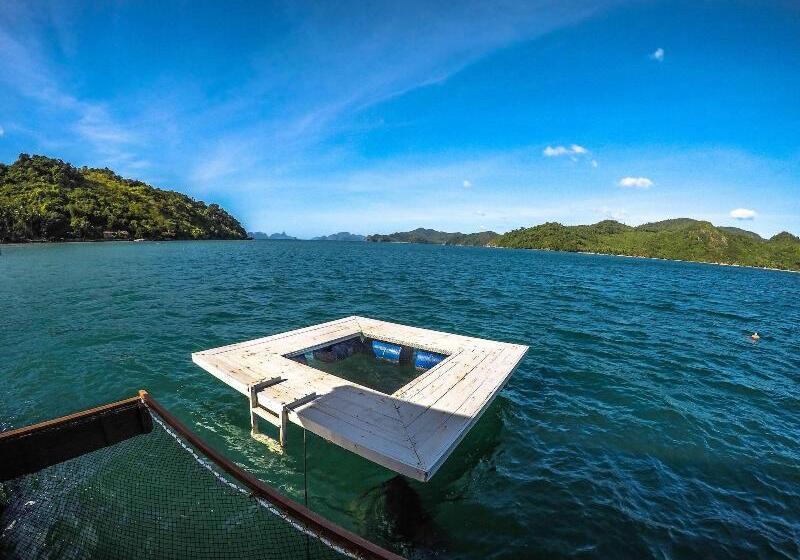 Szálloda Pangulatan Beach Resort